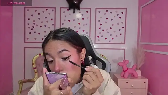 stephania t online show from November 2025 12:49:02 PM