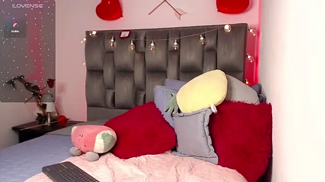 Snapshot of julz_03 chatting on February 2025 11:12:02 PM julz 03 online show from February 2025 11:12:02 PM