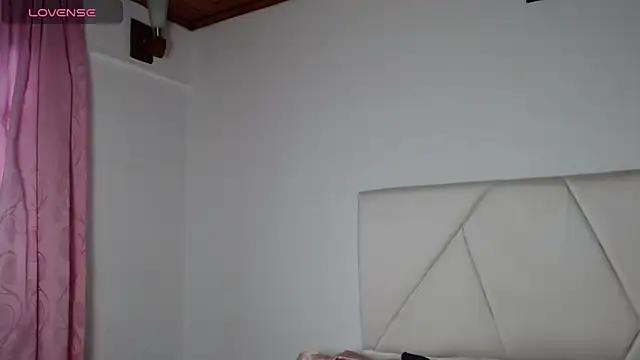 Snapshot of julz_03 chatting on October 2025 12:18:02 PM julz 03 online show from October 2025 12:18:02 PM