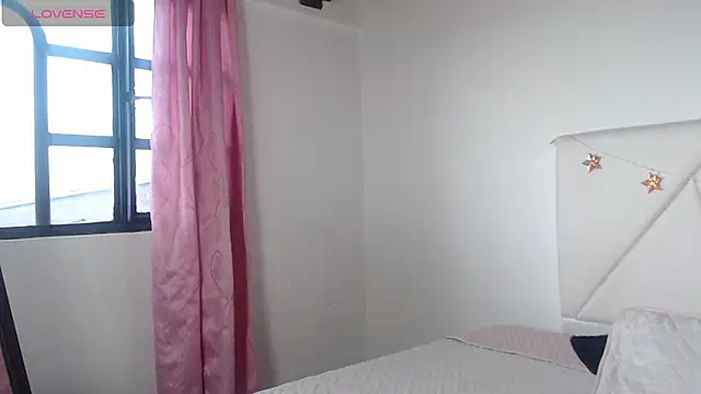 Snapshot of julz_03 chatting on November 2025 12:05:02 PM julz 03 online show from November 2025 12:05:02 PM