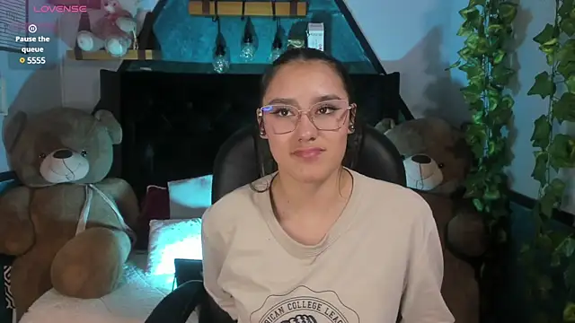 Snapshot of _Sophie__miller chatting on March 2025 07:27:02 PM Sophie miller online show from March 2025 07:27:02 PM