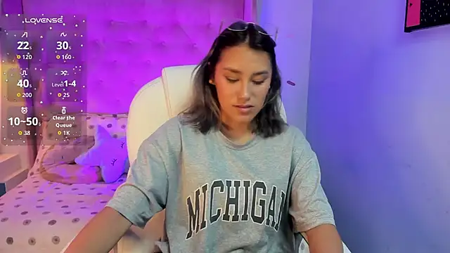 Snapshot of _Sophie__miller chatting on February 2026 09:33:01 PM Sophie miller online show from February 2026 09:33:01 PM