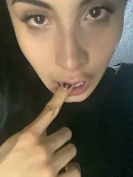 Snapshot of Effyvice13 chatting on September 2025 04:06:01 AM Effyvice13 online show from September 2025 04:06:01 AM