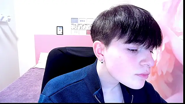 EmiliaYours online show from December 2024 05:14:01 PM