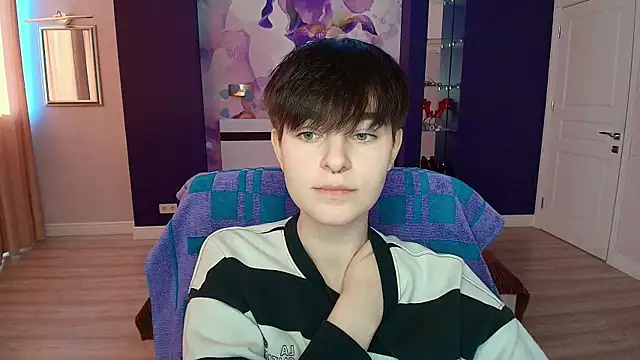 EmiliaYours online show from January 2025 01:01:01 PM