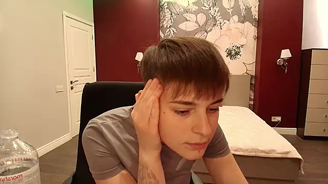 EmiliaYours online show from September 2025 02:42:02 PM