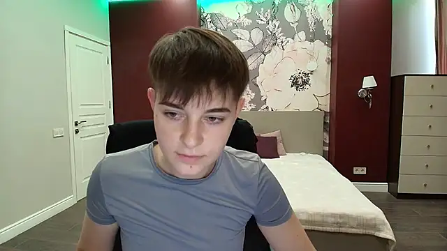 EmiliaYours online show from September 2025 03:26:01 PM