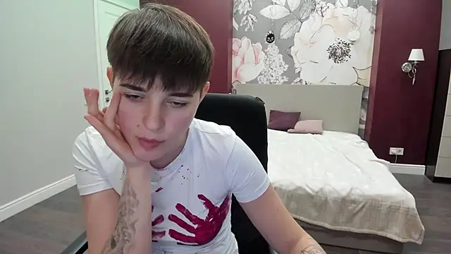 EmiliaYours online show from November 2025 02:40:02 PM