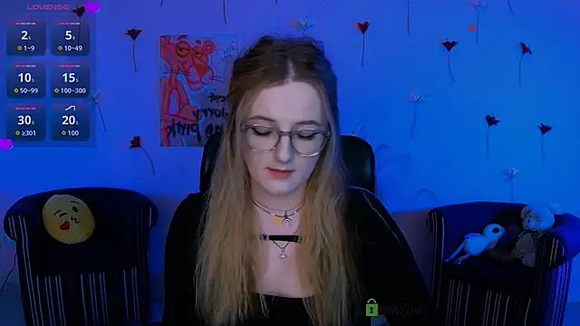 luna berryy online show from April 2026 07:15:01 PM