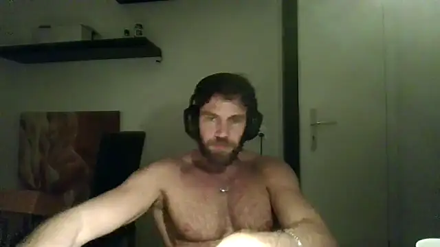 alpha-hunk online show from October 2025 08:36:02 PM