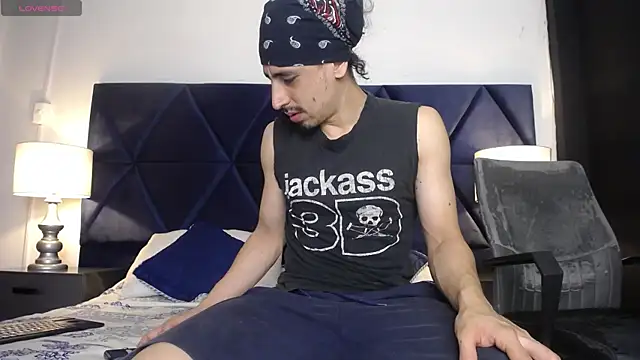 Snapshot of Sr_Magnus_ chatting on February 2025 01:06:01 PM Sr Magnus online show from February 2025 01:06:01 PM