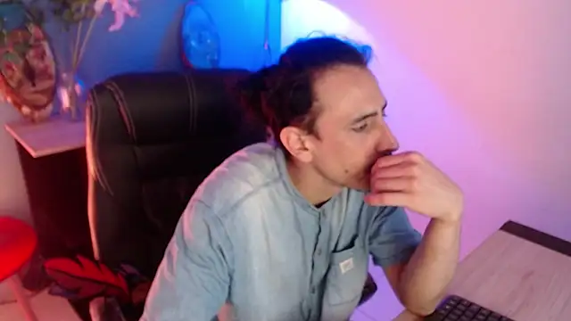 Snapshot of Sr_Magnus_ chatting on March 2025 04:36:02 AM Sr Magnus online show from March 2025 04:36:02 AM