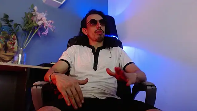 Snapshot of Sr_Magnus_ chatting on March 2025 10:44:02 AM Sr Magnus online show from March 2025 10:44:02 AM