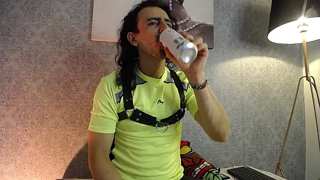 Snapshot of Sr_Magnus_ chatting on March 2025 03:56:02 AM Sr Magnus online show from March 2025 03:56:02 AM