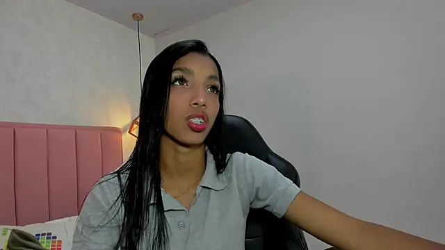 Snapshot of MAYROBERTSS chatting on February 2025 12:18:02 PM MAYROBERTSS online show from February 2025 12:18:02 PM