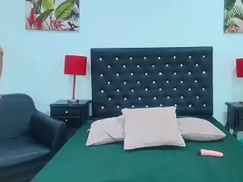 Snapshot of RominaKleiin chatting on December 2024 03:44:02 PM RominaKleiin online show from December 2024 03:44:02 PM