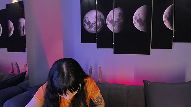 maddy walker online show from January 2025 08:13:02 PM