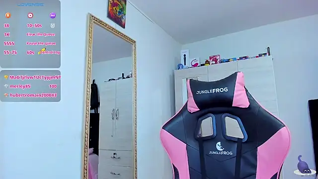 Snapshot of Lucyy-hess chatting on December 2024 06:23:02 PM Lucyy-hess online show from December 2024 06:23:02 PM