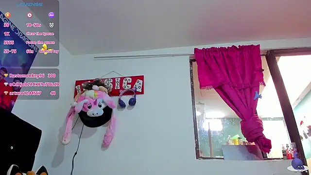 Snapshot of Lucyy-hess chatting on December 2024 06:33:01 PM Lucyy-hess online show from December 2024 06:33:01 PM