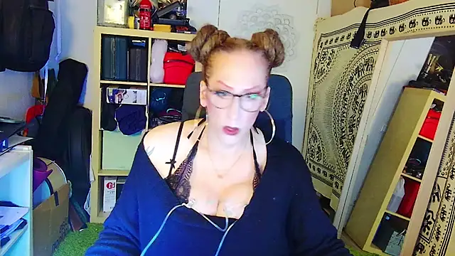 MaxiEmily online show from February 2025 12:41:02 AM