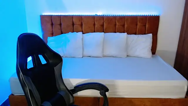 alexiaaross online show from October 2025 06:19:01 AM