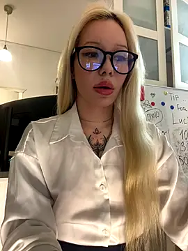 Snapshot of babydolll chatting on November 2025 01:32:02 PM babydolll online show from November 2025 01:32:02 PM