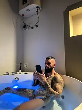 Snapshot of Gioeltoro89 chatting on October 2025 07:01:02 PM Gioeltoro89 online show from October 2025 07:01:02 PM