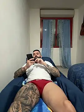 Snapshot of Gioeltoro89 chatting on November 2025 04:40:01 PM Gioeltoro89 online show from November 2025 04:40:01 PM