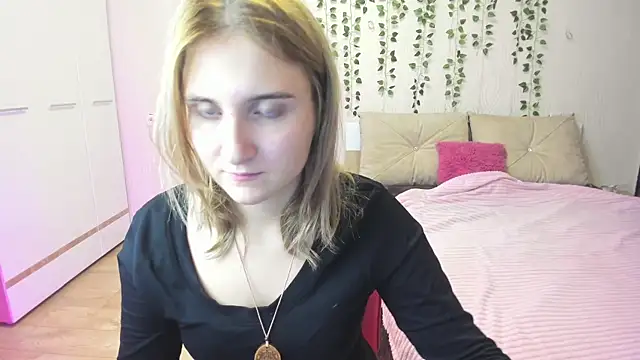 Miss Elsa  online show from October 2025 01:18:01 PM