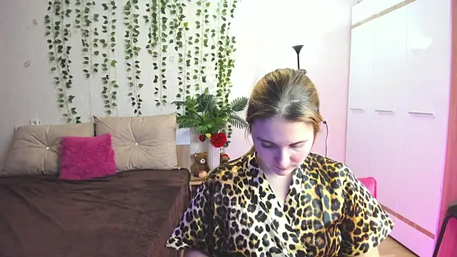 Snapshot of Miss_Elsa_ chatting on December 2025 02:45:02 PM Miss Elsa online show from December 2025 02:45:02 PM