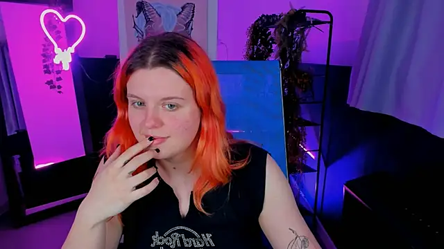 NielletaBlossom online show from March 2025 02:26:02 PM