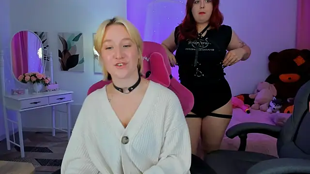 NielletaBlossom online show from October 2025 02:43:02 AM