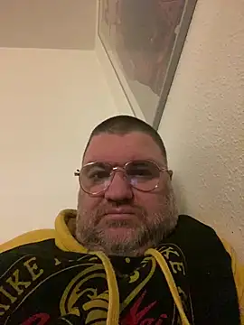 Snapshot of thetobmaster200 chatting on December 2024 03:20:01 AM thetobmaster200 online show from December 2024 03:20:01 AM
