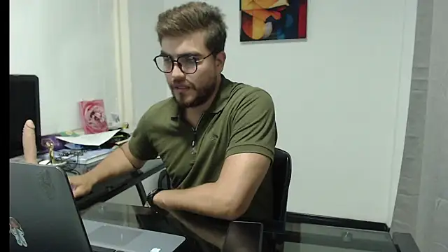 Snapshot of Dylanwish chatting on December 2024 11:27:02 PM Dylanwish online show from December 2024 11:27:02 PM