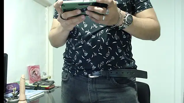 Snapshot of Dylanwish chatting on December 2024 11:25:01 PM Dylanwish online show from December 2024 11:25:01 PM