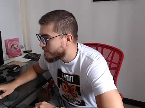 Snapshot of Dylanwish chatting on October 2025 07:45:01 PM Dylanwish online show from October 2025 07:45:01 PM