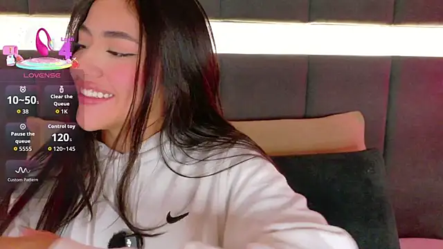 nicolle pierce online show from November 2025 01:28:01 PM