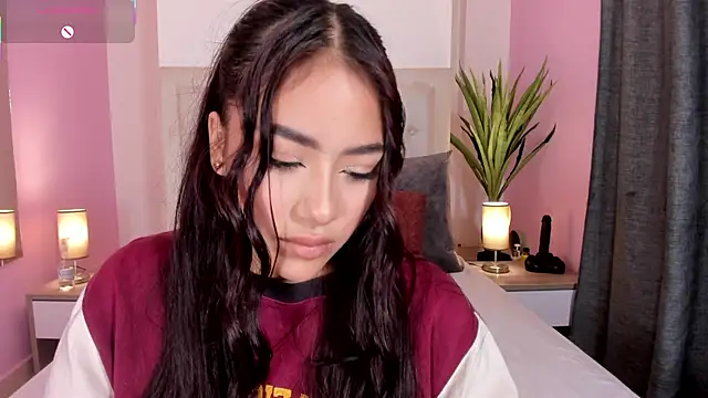 nicolle pierce online show from May 2026 02:44:02 PM