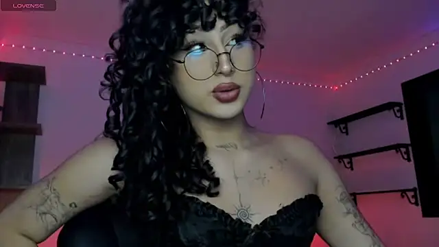 Snapshot of Heka_Prudence chatting on April 2026 04:05:02 AM Heka Prudence online show from April 2026 04:05:02 AM