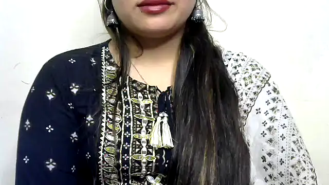 Snapshot of Come-on-over chatting on February 2025 06:07:01 PM Come-on-over online show from February 2025 06:07:01 PM