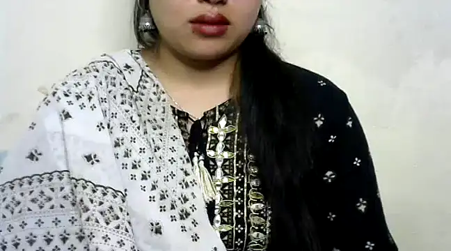 Snapshot of Come-on-over chatting on February 2025 01:14:02 PM Come-on-over online show from February 2025 01:14:02 PM