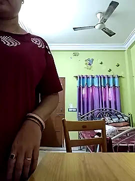 Snapshot of Royalgirl667 chatting on December 2024 04:47:01 AM Royalgirl667 online show from December 2024 04:47:01 AM