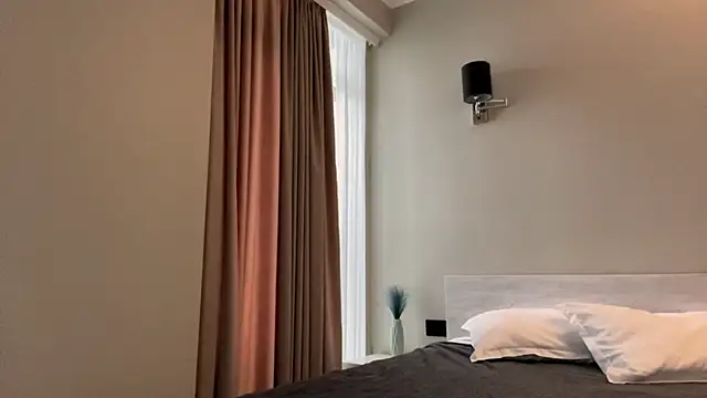 Snapshot of Lora_Squirt chatting on March 2025 06:00:02 AM Lora Squirt online show from March 2025 06:00:02 AM