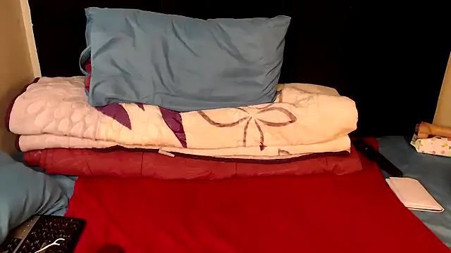 Snapshot of Busty-Londie chatting on November 2025 09:31:01 AM Busty-Londie online show from November 2025 09:31:01 AM