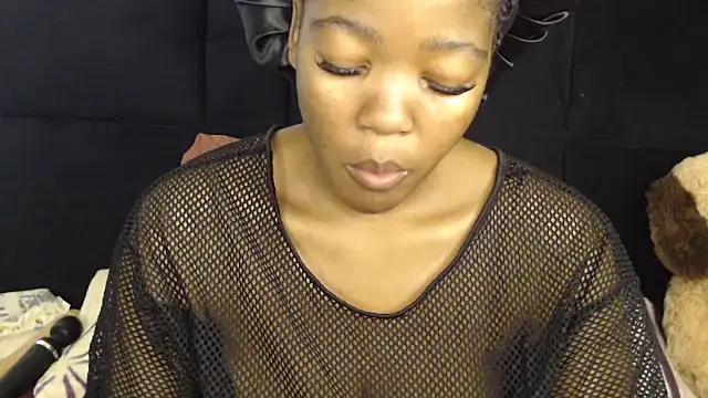 Snapshot of Busty-Londie chatting on December 2025 03:49:02 PM Busty-Londie online show from December 2025 03:49:02 PM