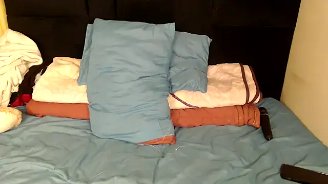 Snapshot of Busty-Londie chatting on January 2026 08:03:01 PM Busty-Londie online show from January 2026 08:03:01 PM