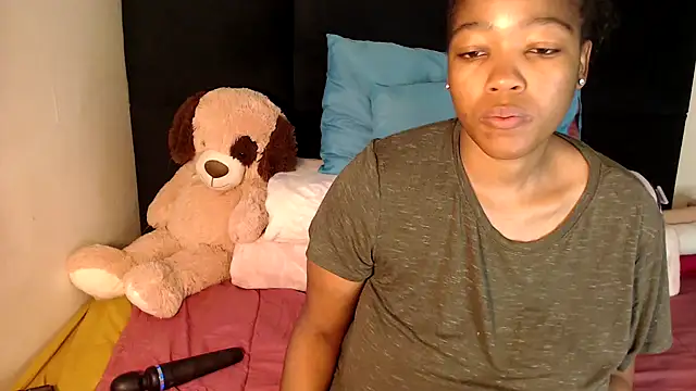 Snapshot of Busty-Londie chatting on February 2026 04:39:02 PM Busty-Londie online show from February 2026 04:39:02 PM