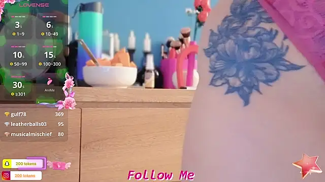 Snapshot of QueenYsuRey chatting on February 2025 12:47:01 PM QueenYsuRey online show from February 2025 12:47:01 PM