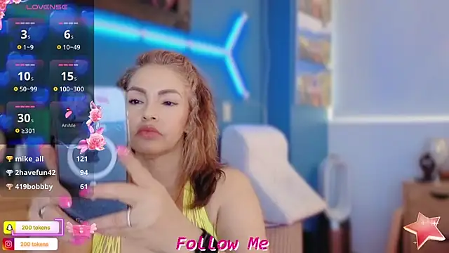 Snapshot of QueenYsuRey chatting on February 2025 02:48:02 PM QueenYsuRey online show from February 2025 02:48:02 PM