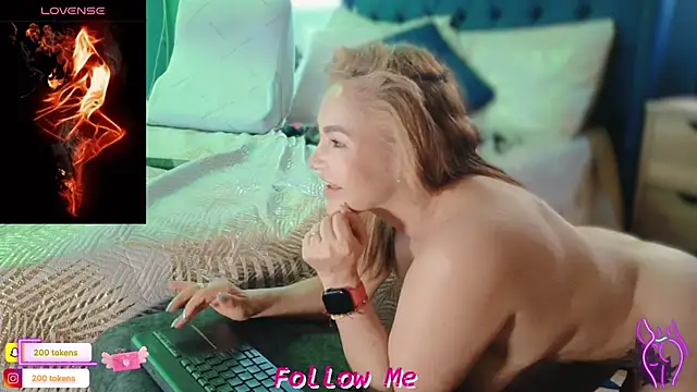 Snapshot of QueenYsuRey chatting on March 2025 09:54:02 PM QueenYsuRey online show from March 2025 09:54:02 PM